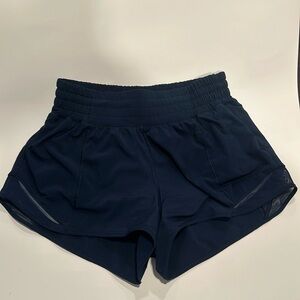 LULULEMON hotty hot shorts HR 2.5”